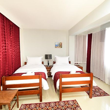 Zobo Hotel Shkodër Buitenkant foto