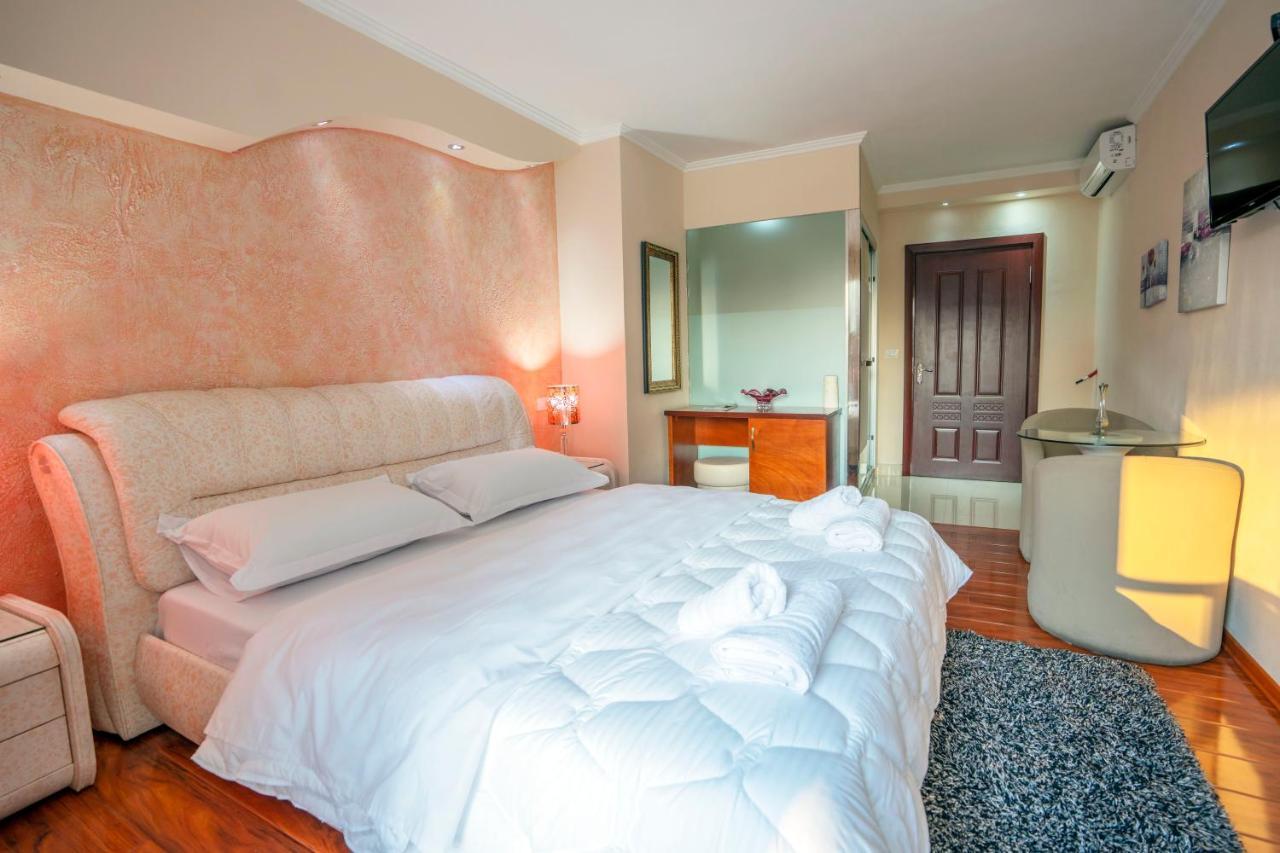 Zobo Hotel Shkodër Buitenkant foto