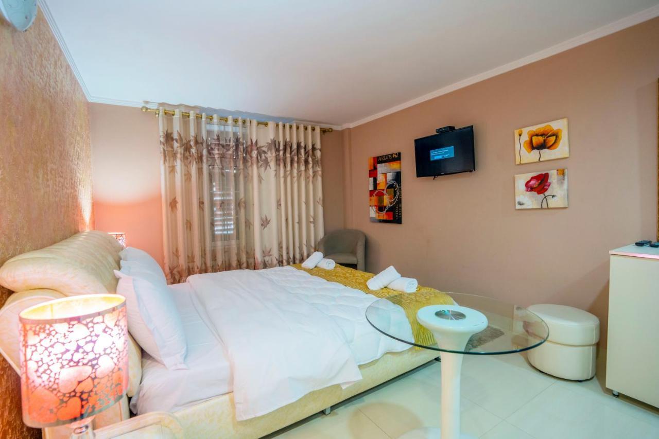Zobo Hotel Shkodër Buitenkant foto