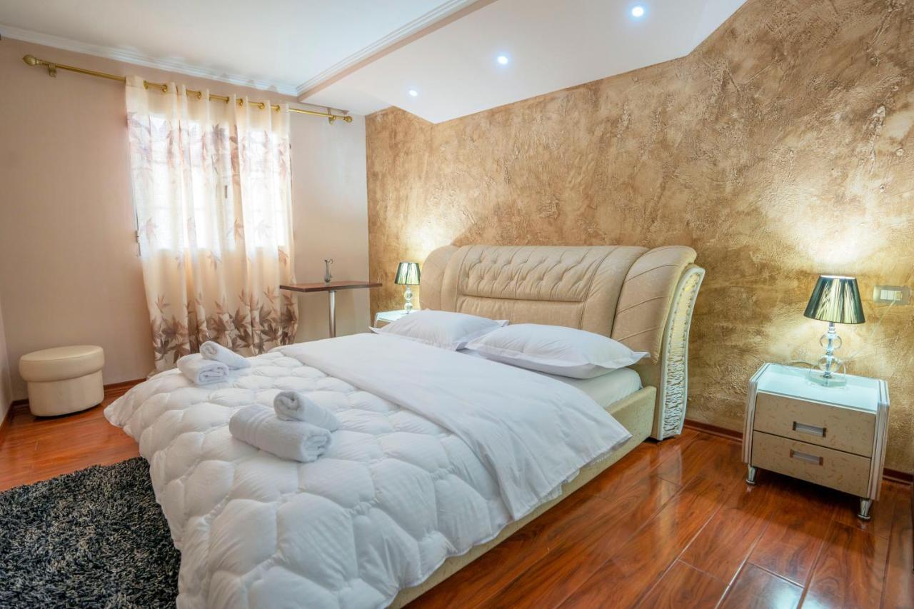 Zobo Hotel Shkodër Buitenkant foto