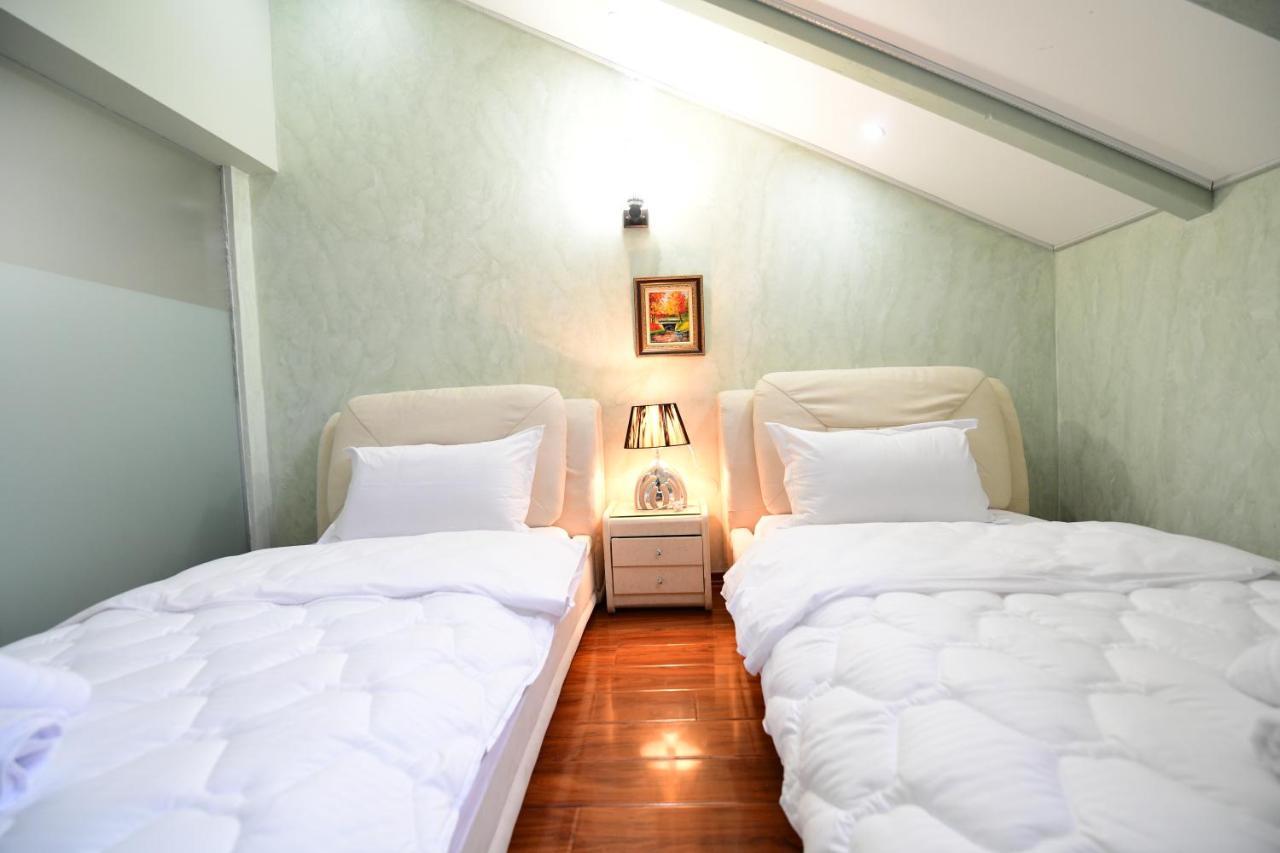 Zobo Hotel Shkodër Buitenkant foto