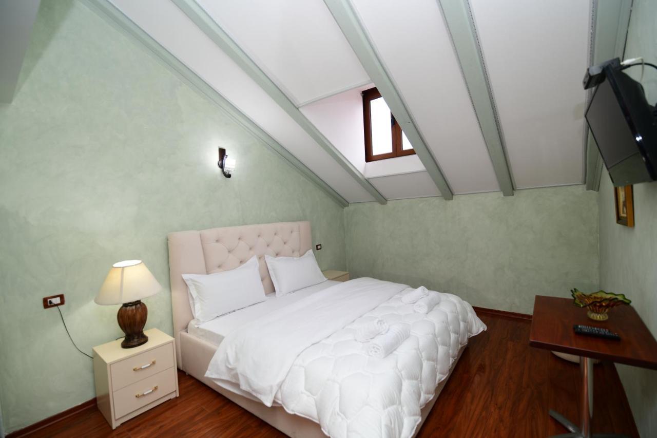 Zobo Hotel Shkodër Buitenkant foto