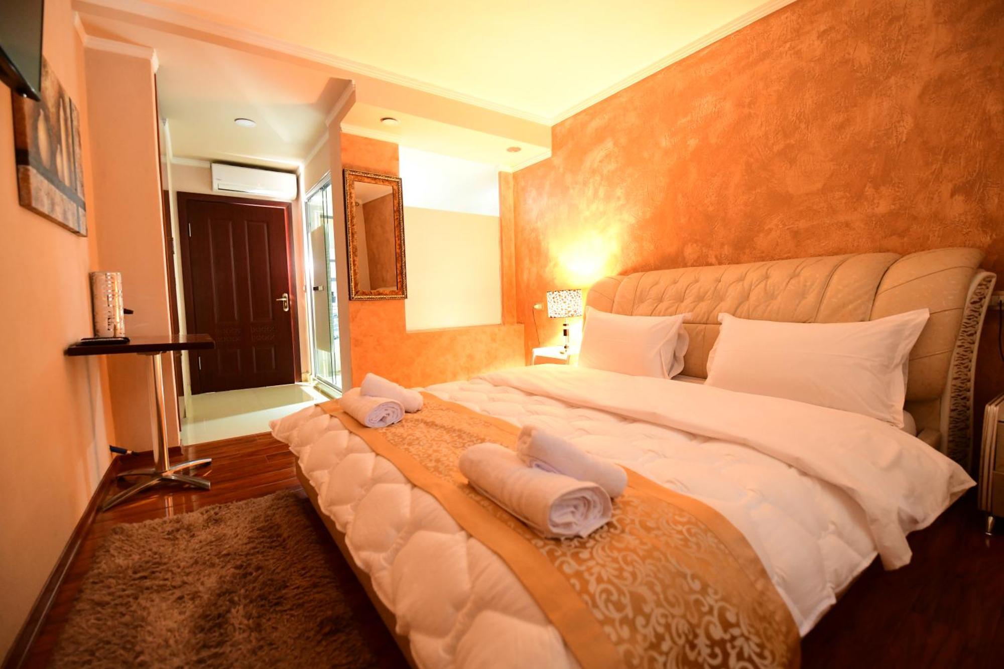 Zobo Hotel Shkodër Buitenkant foto